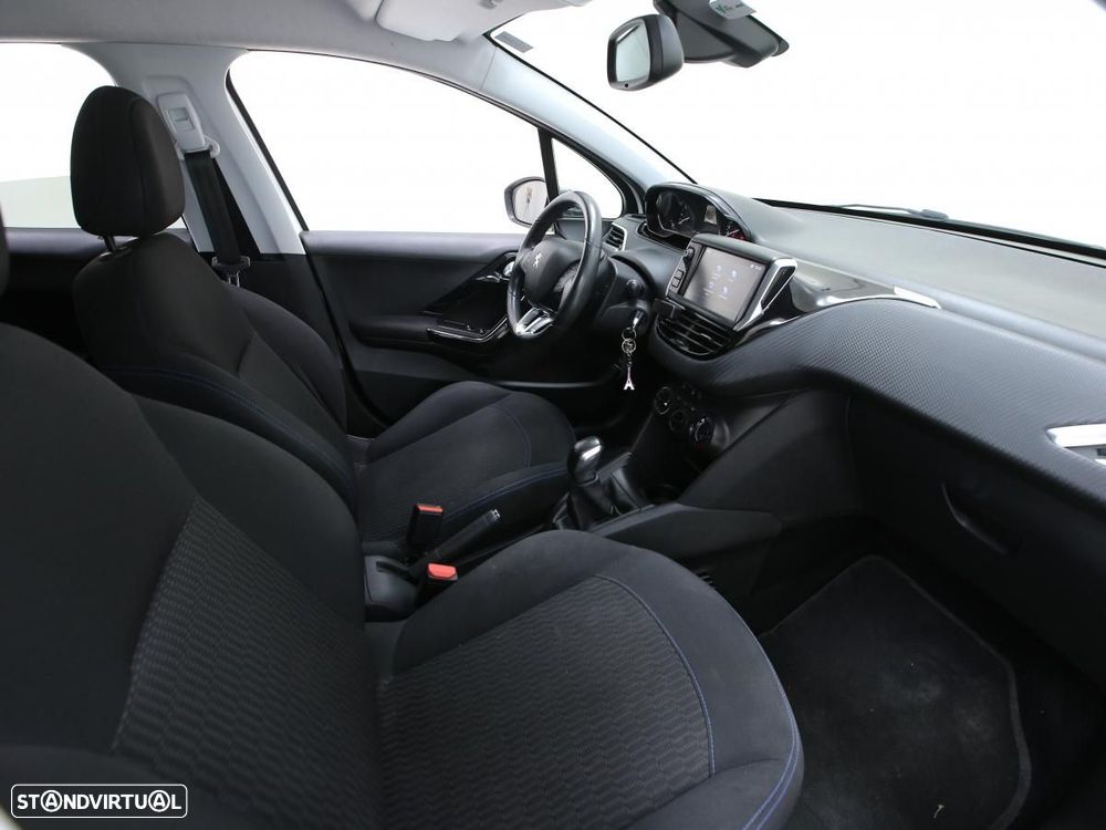 Peugeot 208 - 11