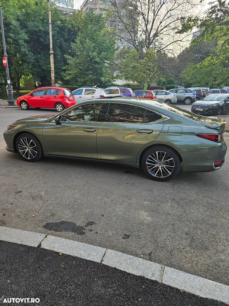 Lexus Seria ES 300h 2.5 TNGA HV 25H- 4X2 CVT Executive - 1