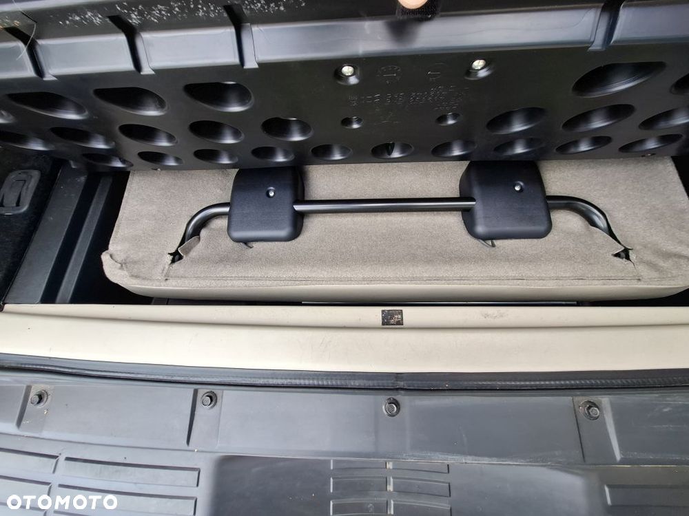 Mitsubishi Pajero - 25