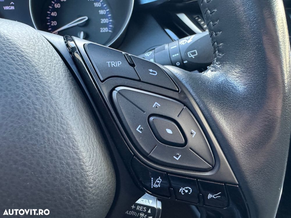 Toyota C-HR 2.0 Hybrid Team Deutschland - 13