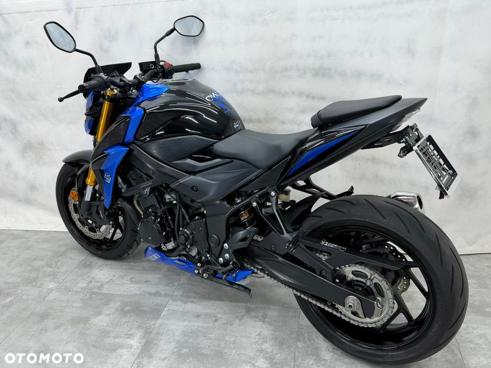 Suzuki GSX - 17