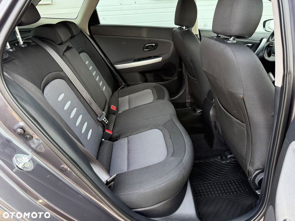 Kia Ceed - 27