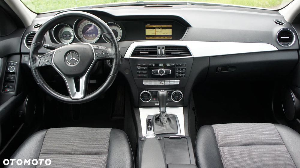 Mercedes-Benz Klasa C 180 CGI Automatik BlueEFFICIENCY - 23