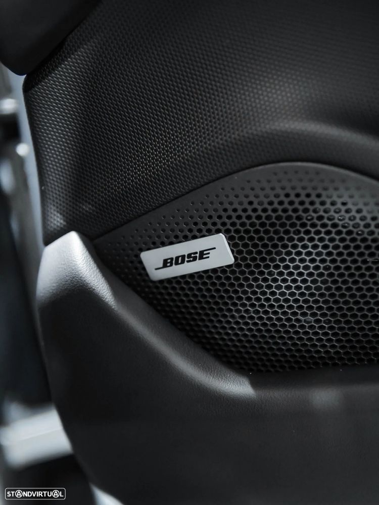 Porsche Taycan Cross Turismo 4 - 26