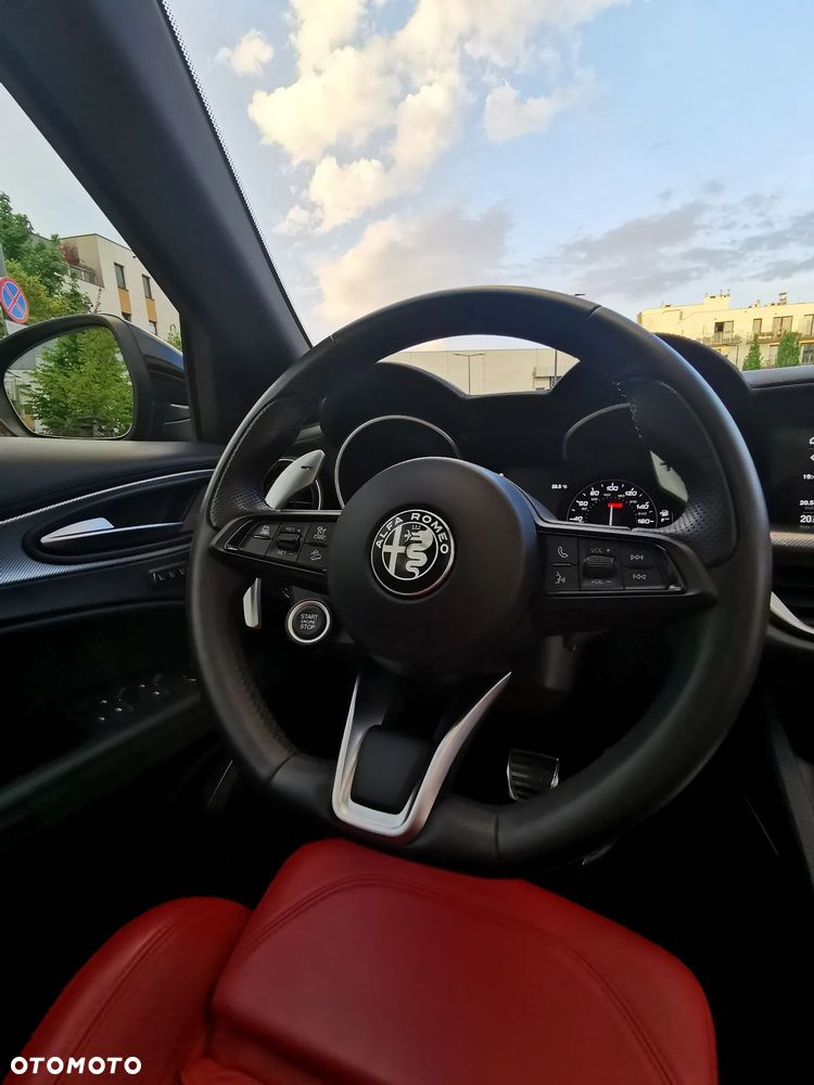 Alfa Romeo Stelvio 2.0 Turbo 16V AT8-Q4 Veloce Ti - 14