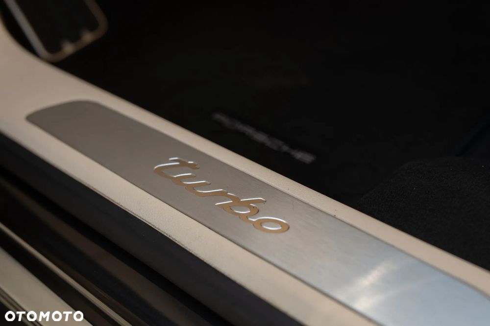 Porsche Panamera Turbo Executive - 12