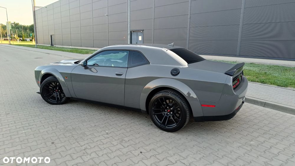 Dodge Challenger - 5
