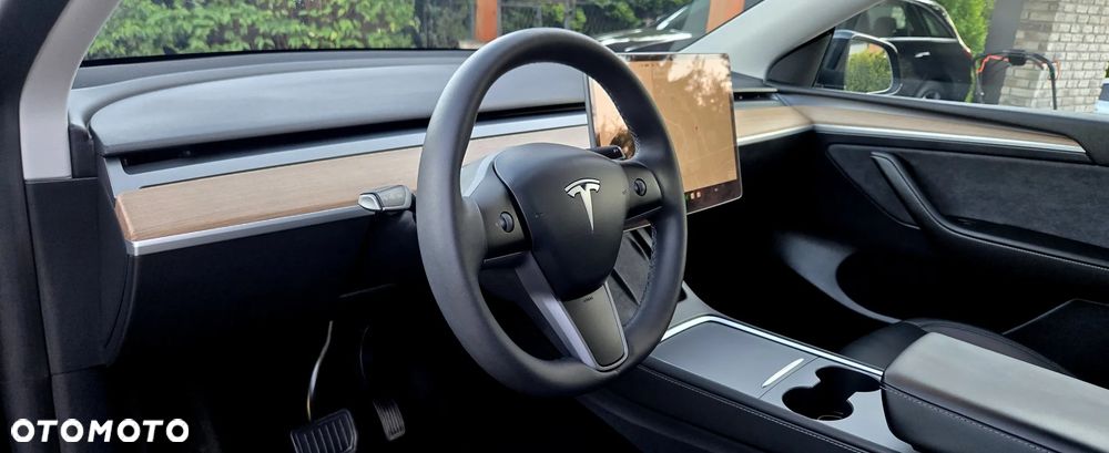 Tesla Model Y Long Range Dual Motor AWD - 22