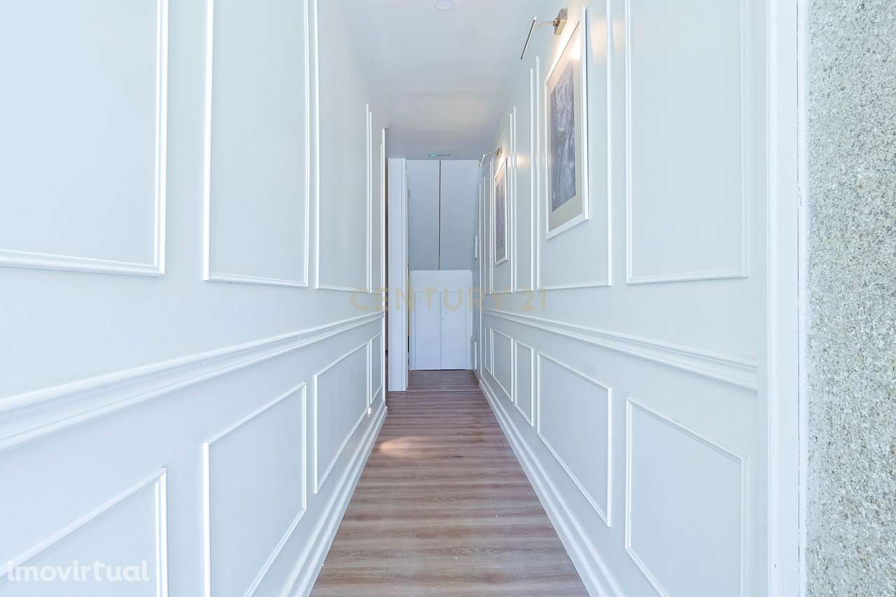 Prédio Reabilitado à Venda em Gaia - Grande imagem: 4/23