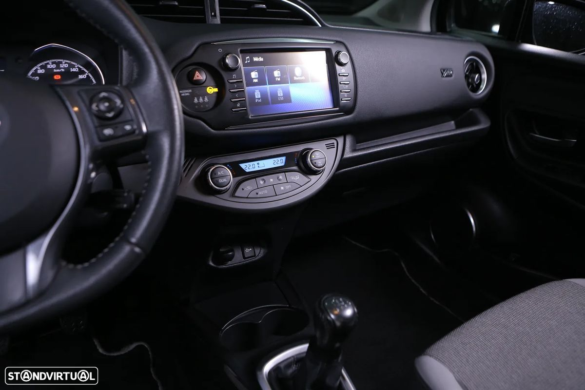 Toyota Yaris 1.0 VVT-i 20 Anos - 15