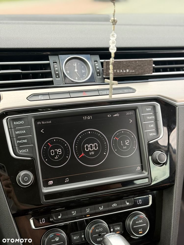 Volkswagen Passat - 17