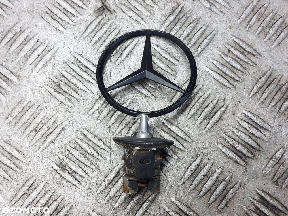 EMBLEMAT ZNACZEK LOGO GRILL MERCEDES-BENZ W210 E KLASA - 1