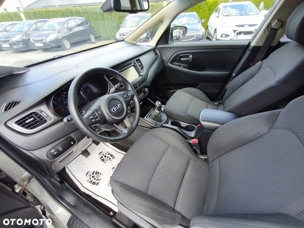 Kia Carens - 7