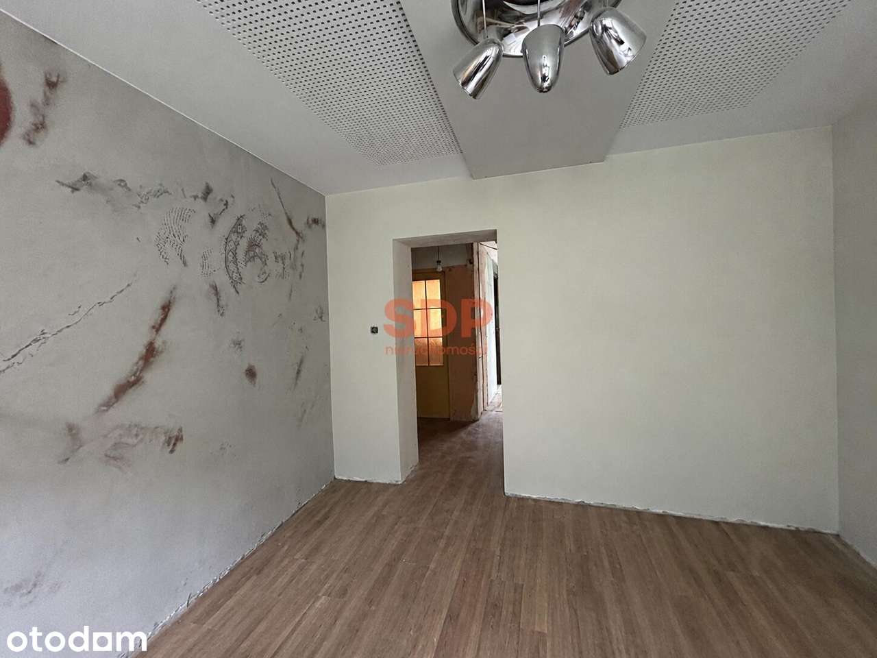 55m2 | 3 pokoje | osobna kuchnia, częściowo do remontu