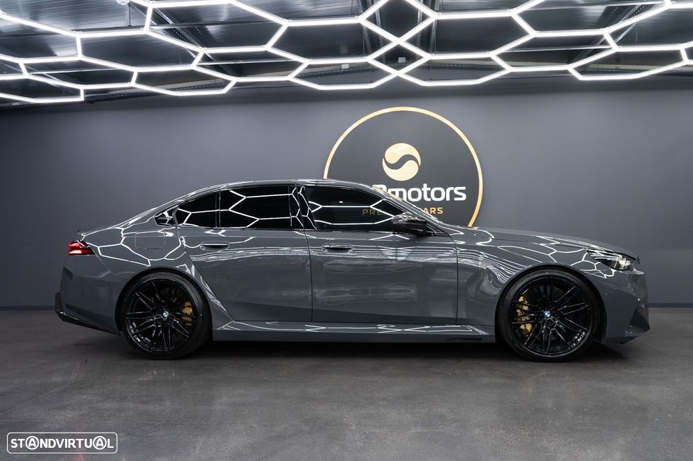 BMW M5 xDrive - 2