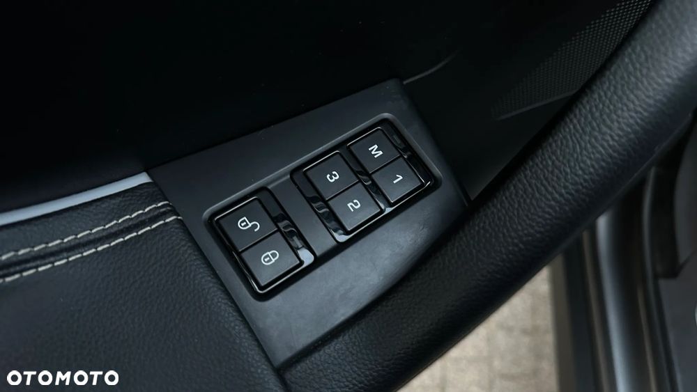 Jaguar F-Pace D200 AWD R-Dynamic HSE 90th Anniversary Edition - 15