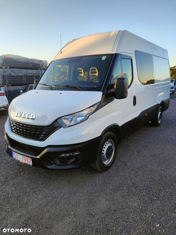 Iveco Daily Brygadówka 7 os Kamera