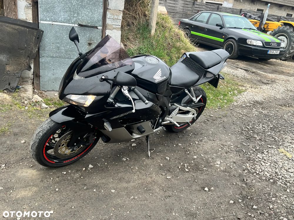 Honda CBR - 3