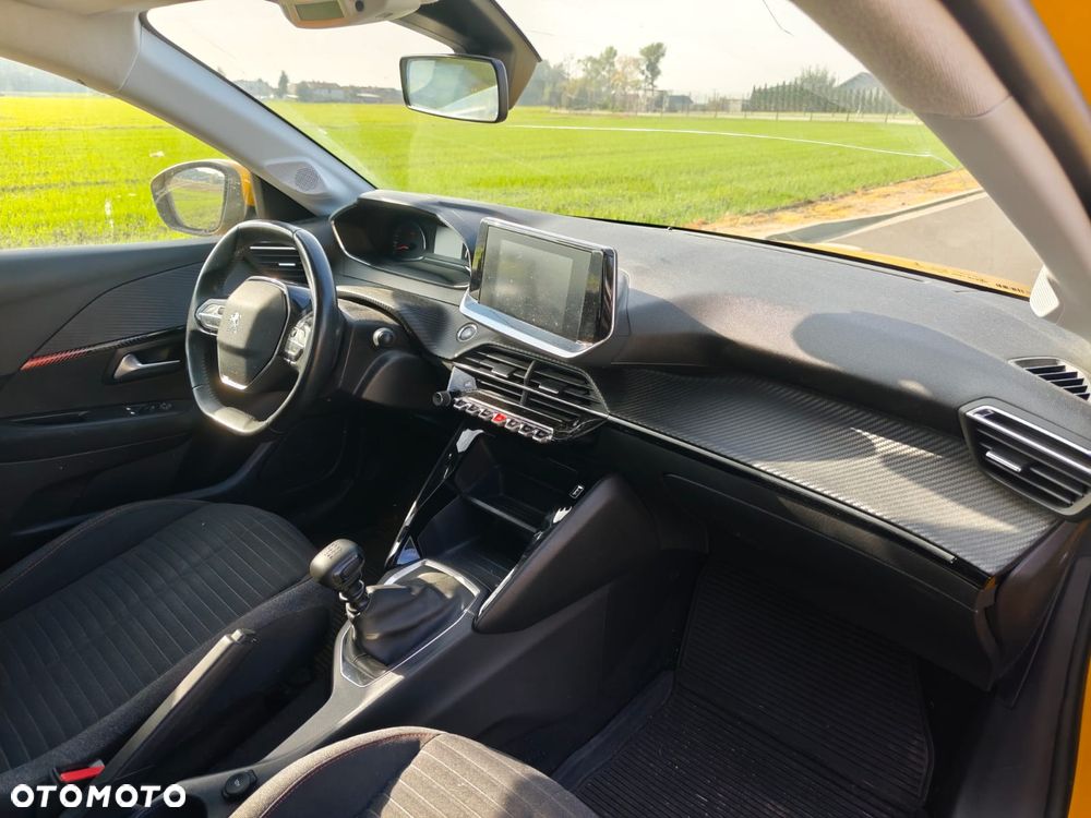 Peugeot 208 - 12
