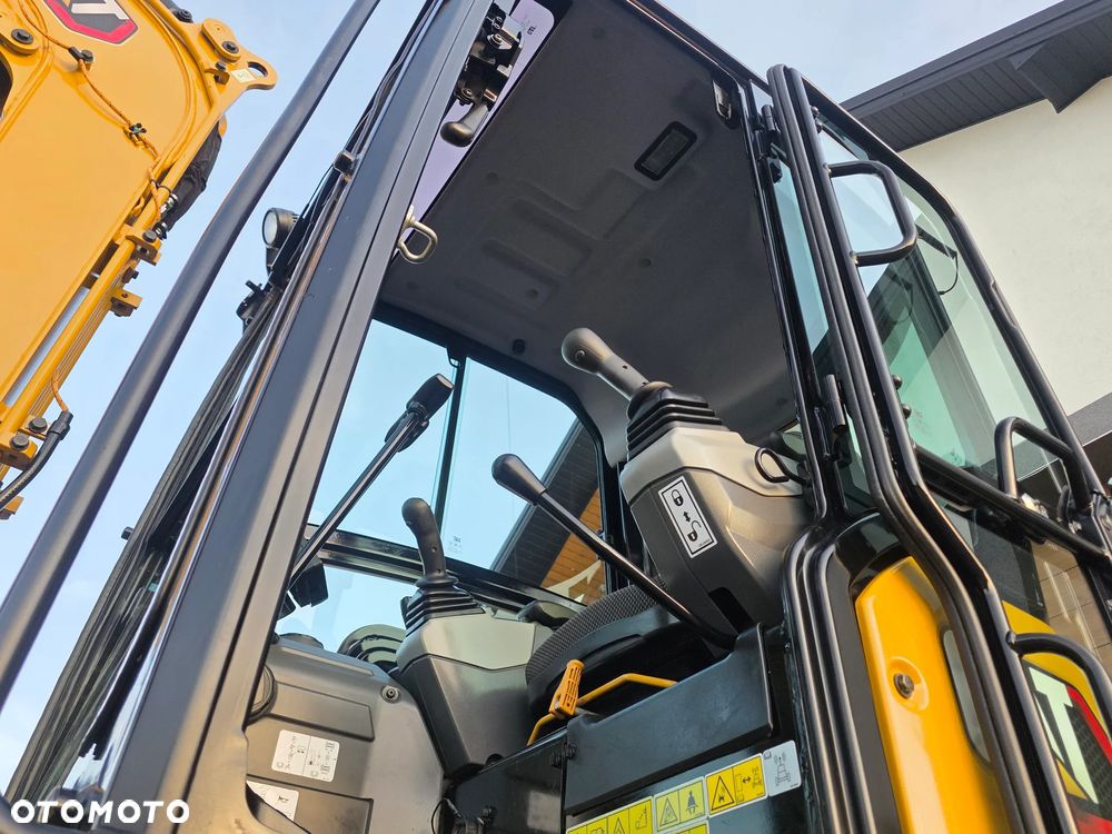 Caterpillar CAT 302.7 CR mini koparka szybkozłącze 3 łyżki piękna serwisowana 1 wł JCB sprowadzona w oryginale - 28