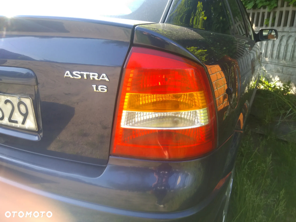 Opel Astra 1.6 lampa tylnia prawa