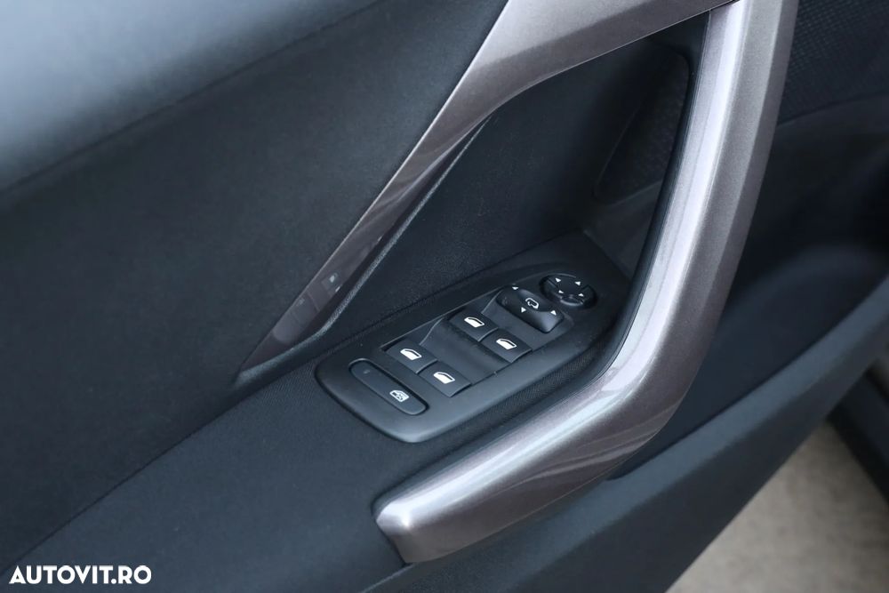 Peugeot 2008 1.2 L PureTech ETG Allure Aut. - 22