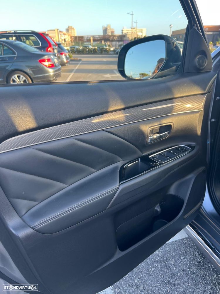 Mitsubishi Outlander - 7