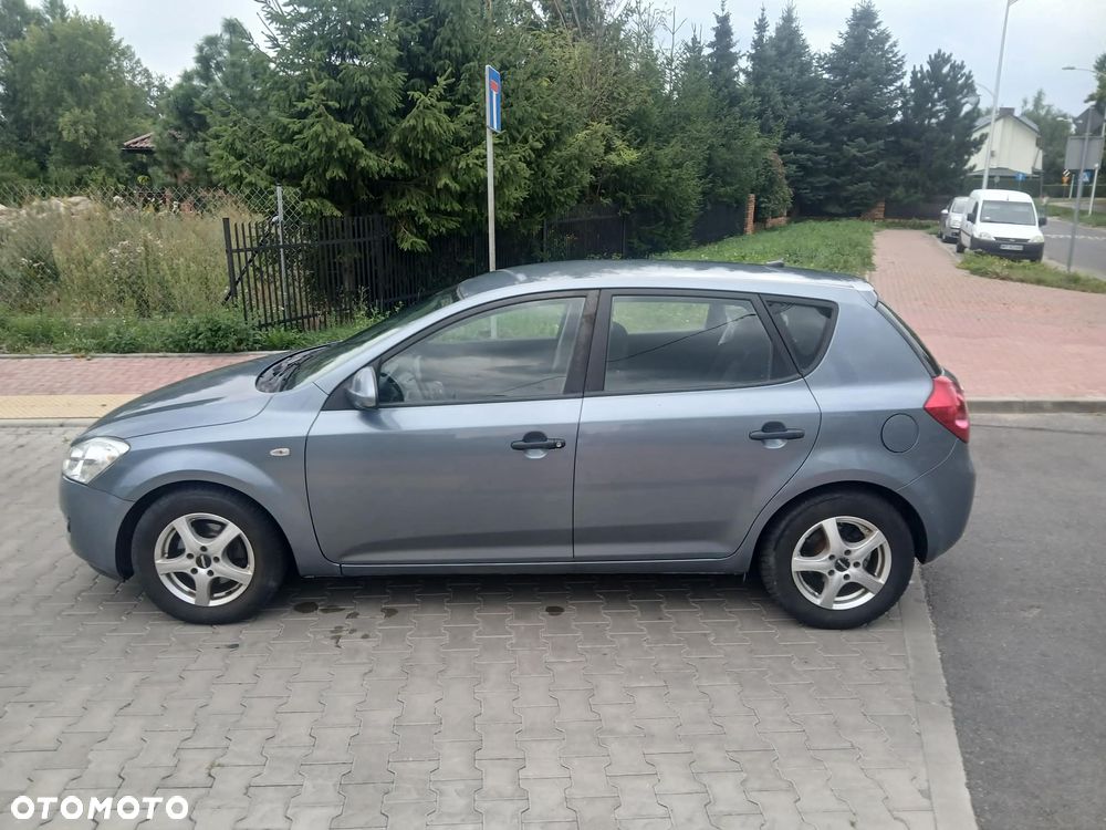 Kia Ceed - 4
