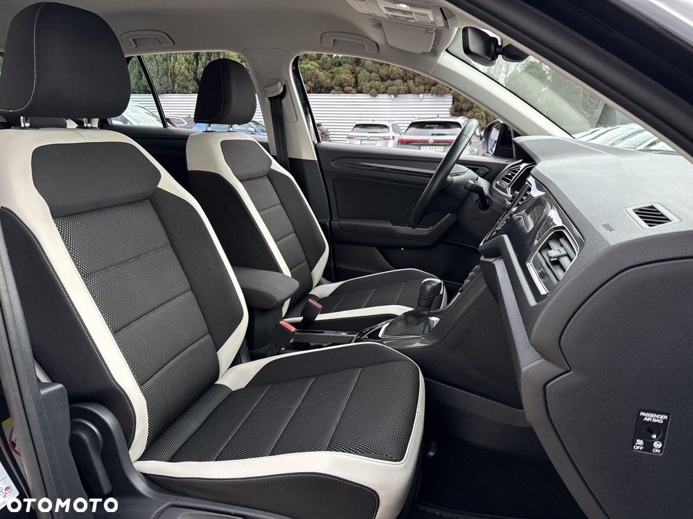 Volkswagen T-Roc - 11