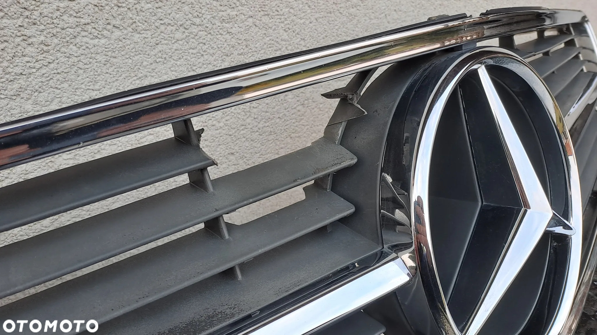 MERCEDES W126 C126 SEC GRILL ATRAPA - 4