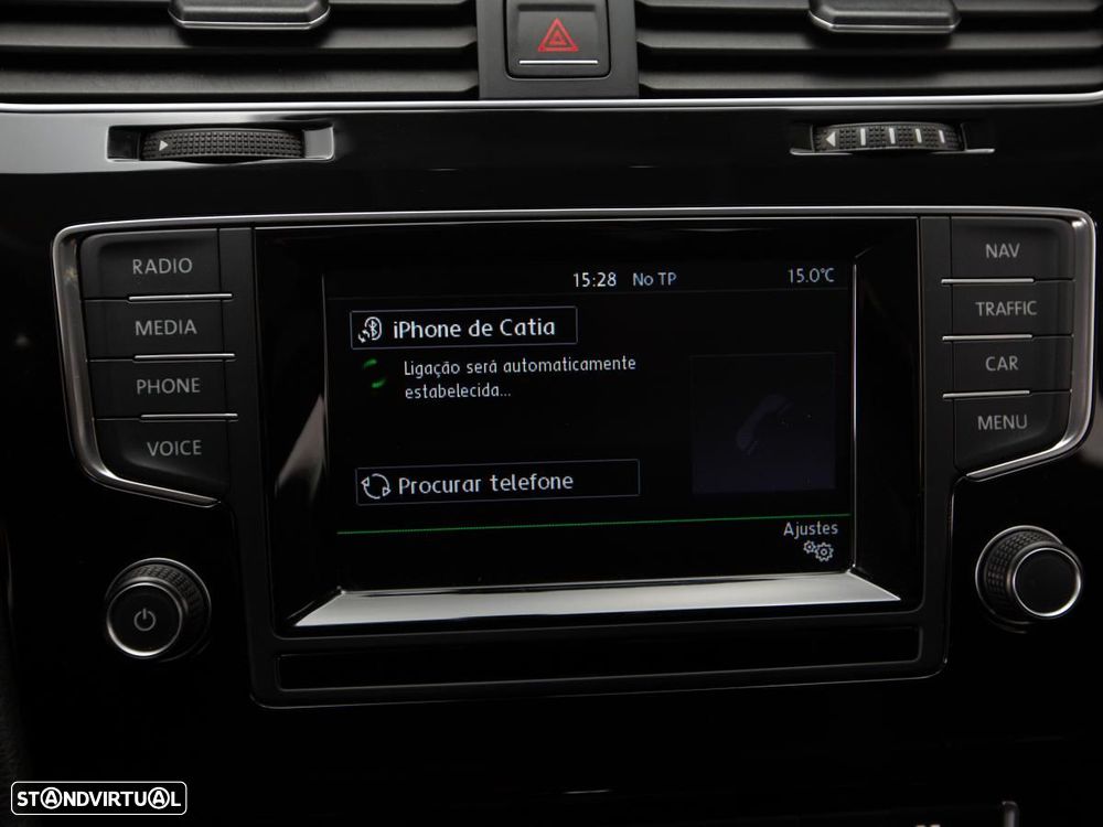 VW Golf 1.6 TDi Highline DSG - 24