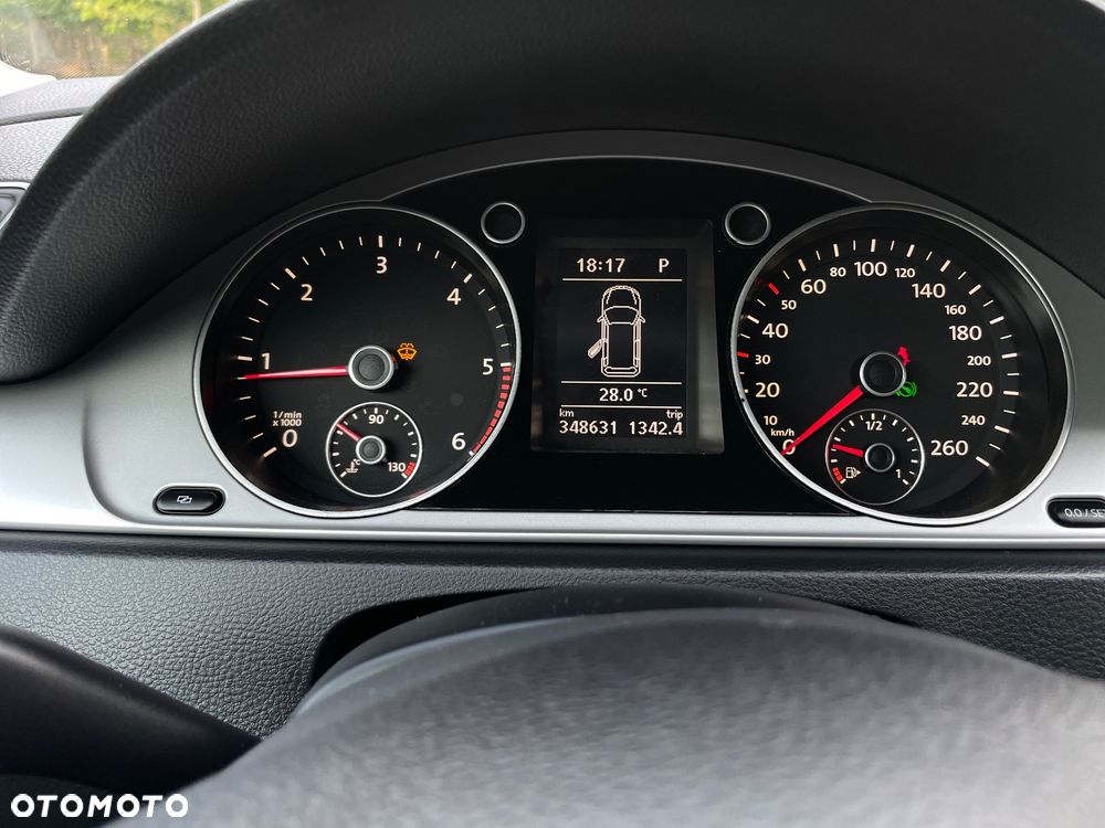 Volkswagen Passat 2.0 TDI DPF Trendline DSG - 13