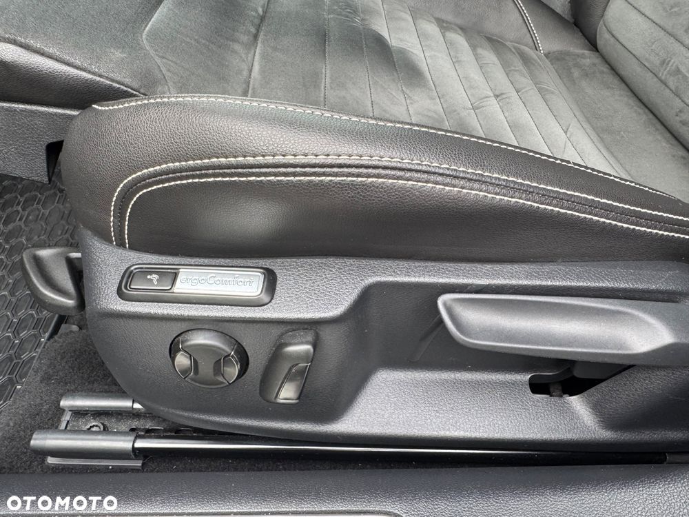 Volkswagen Passat 2.0 TDI SCR DSG Elegance - 18