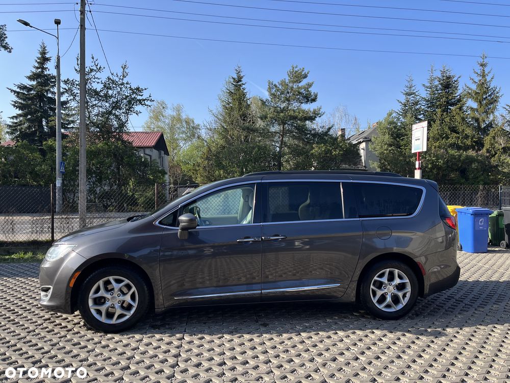 Chrysler Pacifica - 1