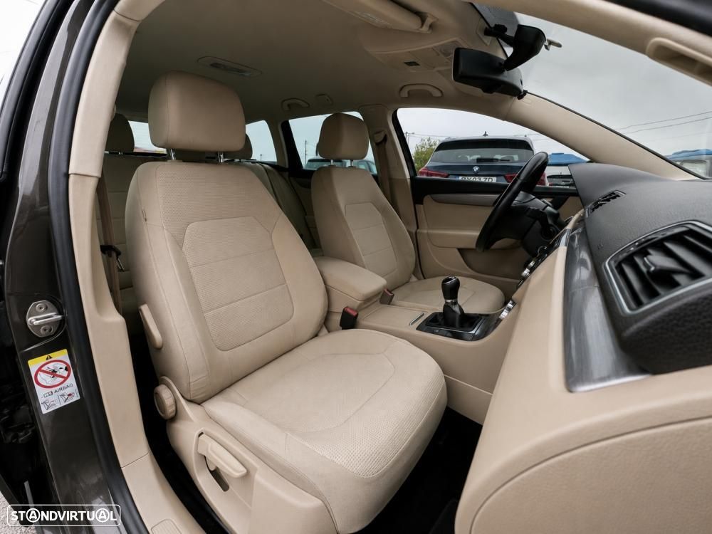 VW Passat Variant 2.0 TDI Confortline - 4
