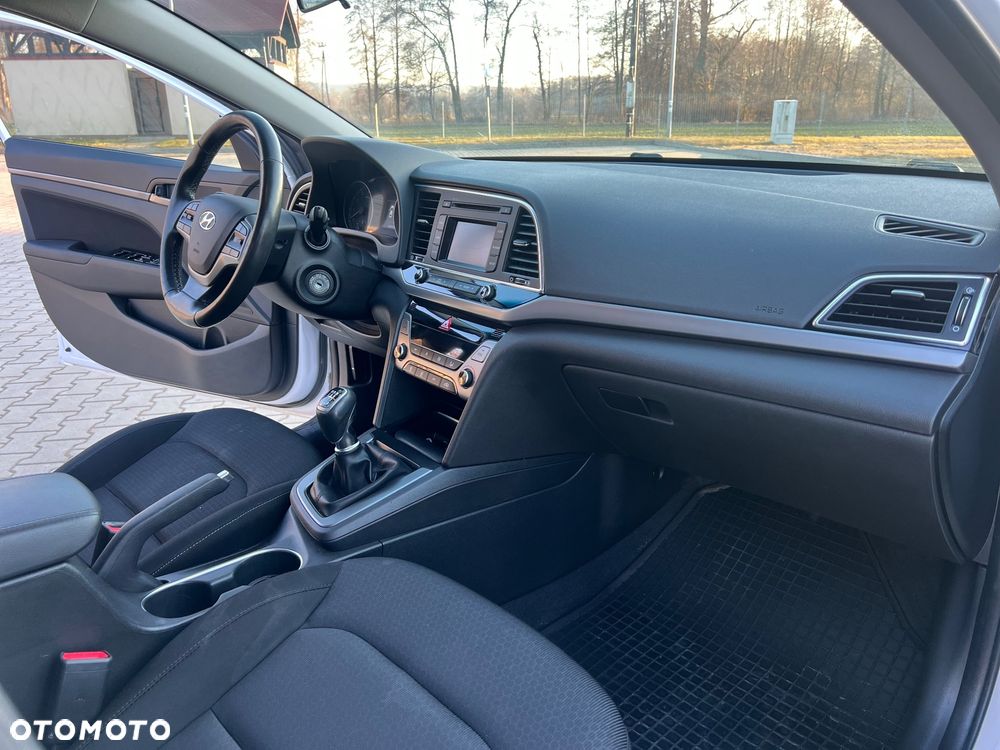 Hyundai Elantra 1.6 Comfort - 23