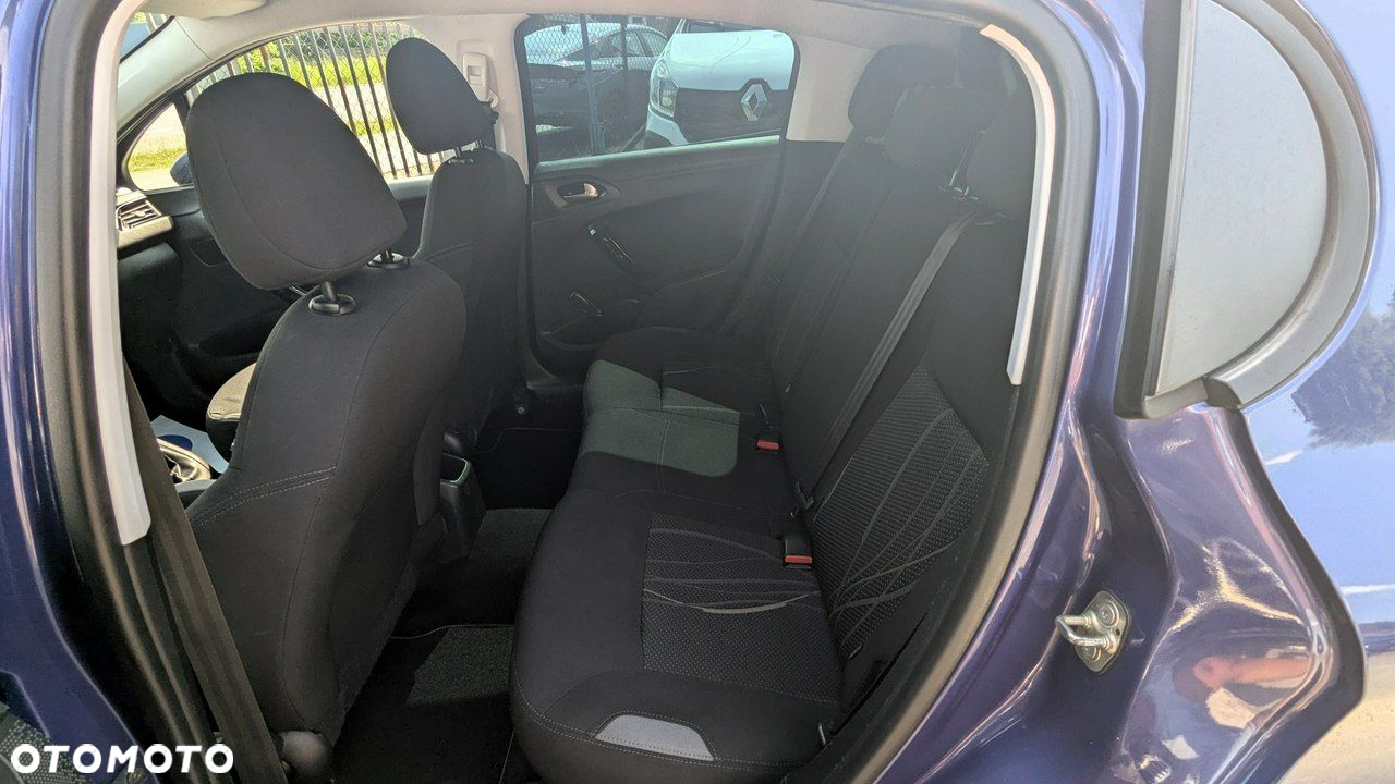 Peugeot 208 - 14
