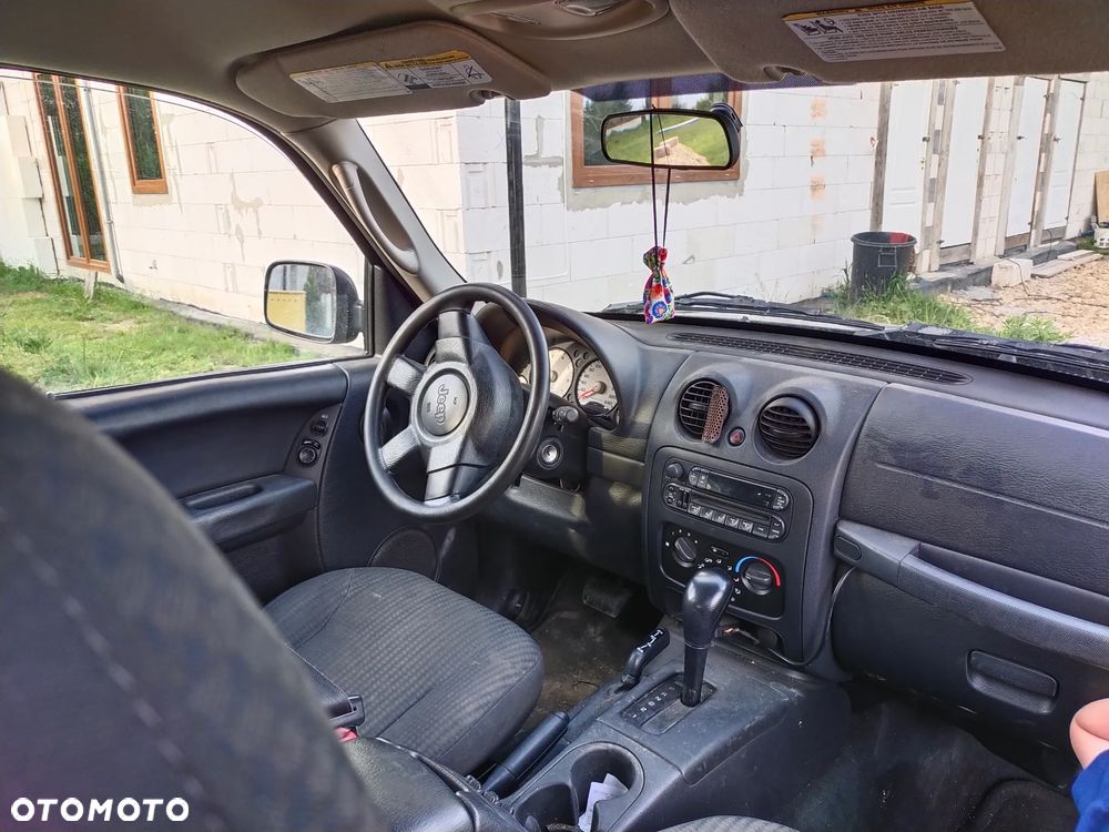 Jeep Liberty - 8