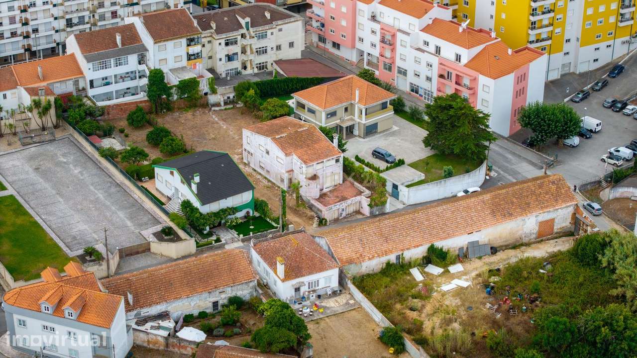 Moradia T5 para remodelar ou lote para construção — Centro do Bombarra - Grande imagem: 2/24