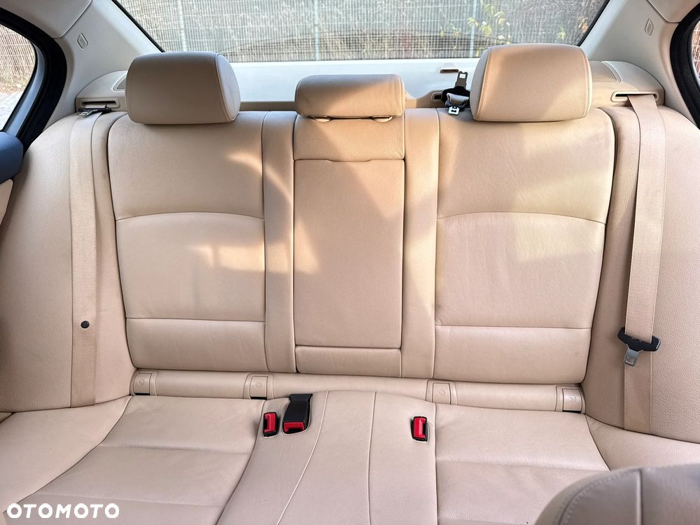BMW Seria 5 520d - 13