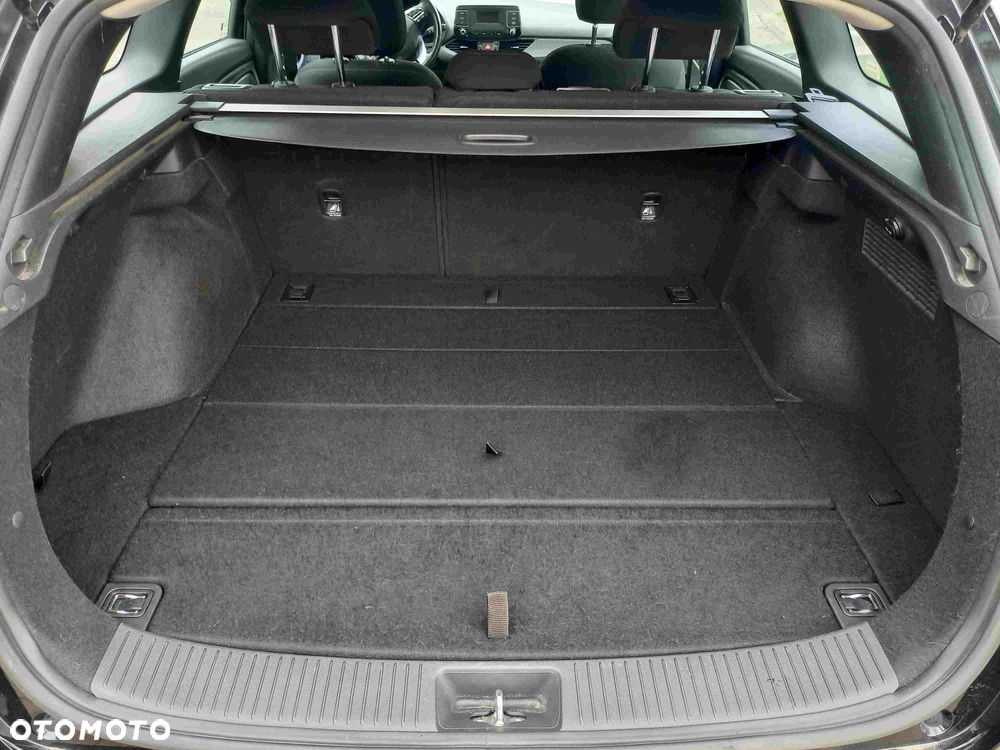 Hyundai i30 1.5 DPI Classic + - 19