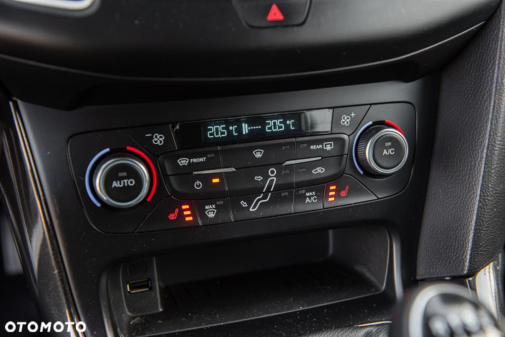 Ford Focus SW - 25