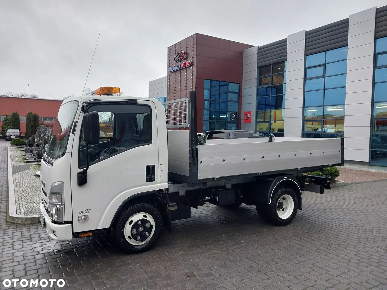 Isuzu M27 - 4