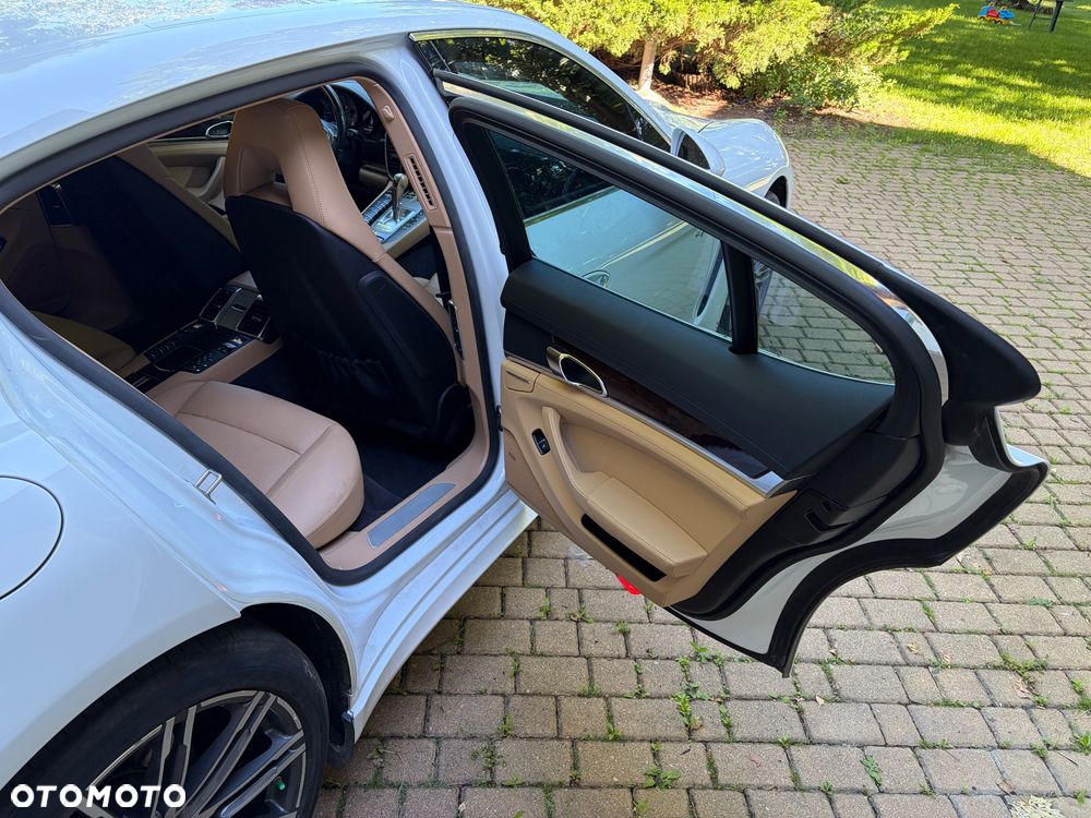 Porsche Panamera - 16
