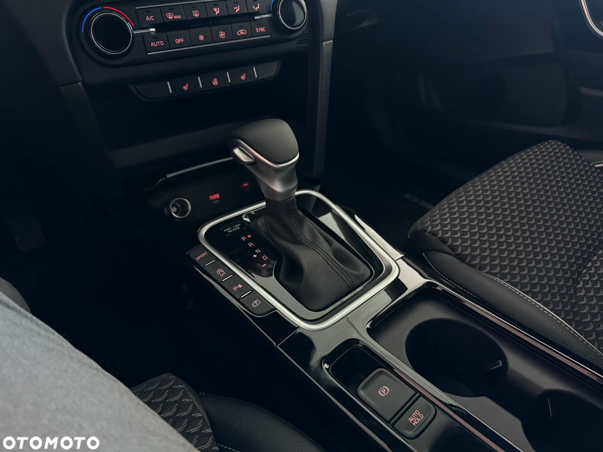Kia Ceed 1.5 T-GDI Tribute DCT - 13