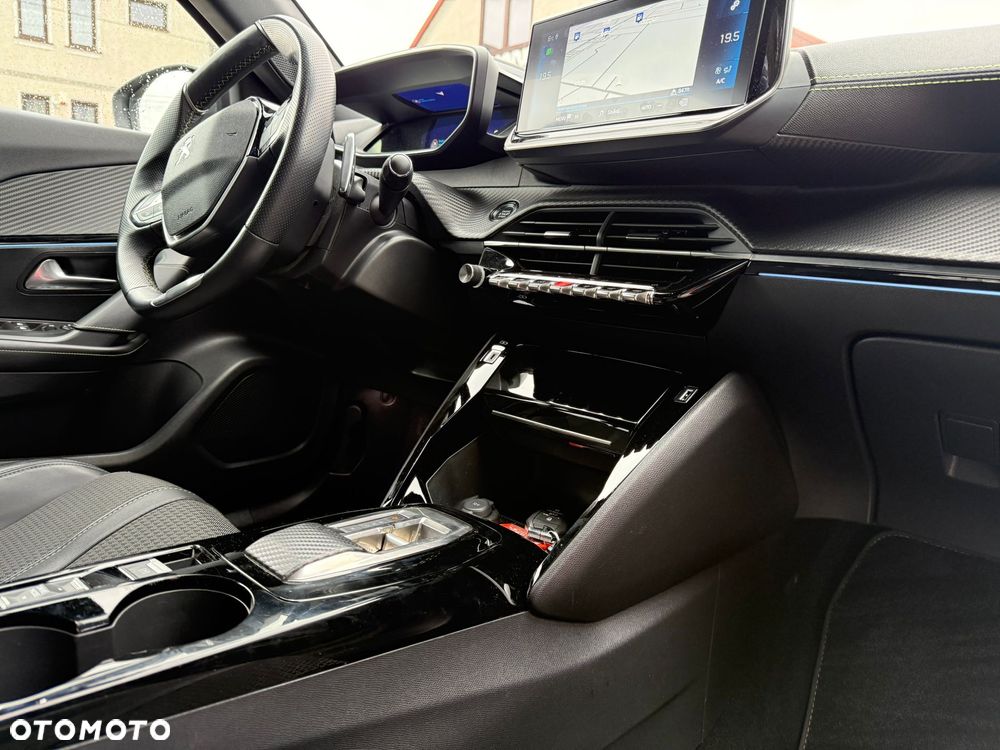 Peugeot 2008 PureTech 130 EAT8 GT Pack - 25