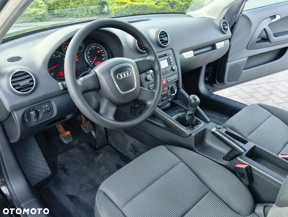 Audi A3 3-drzwiowe 1.6 Attraction - 11