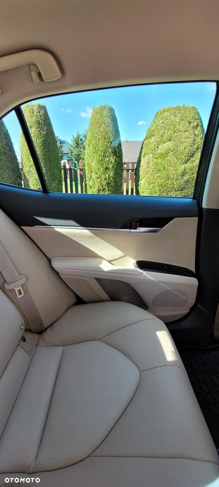 Toyota Camry 2.5 Hybrid Executive CVT - 23