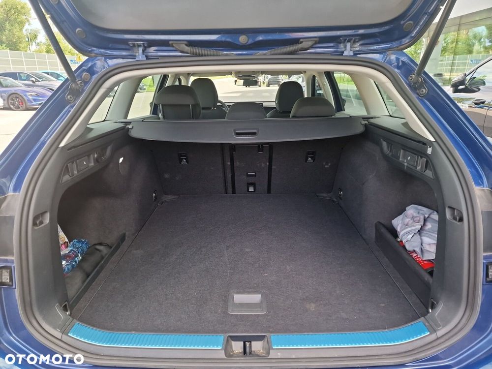 Volkswagen Passat - 14
