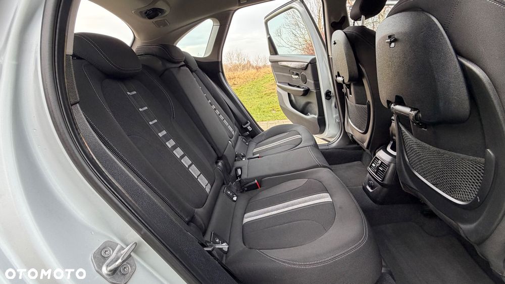 BMW Seria 2 218d Sport-Aut - 34